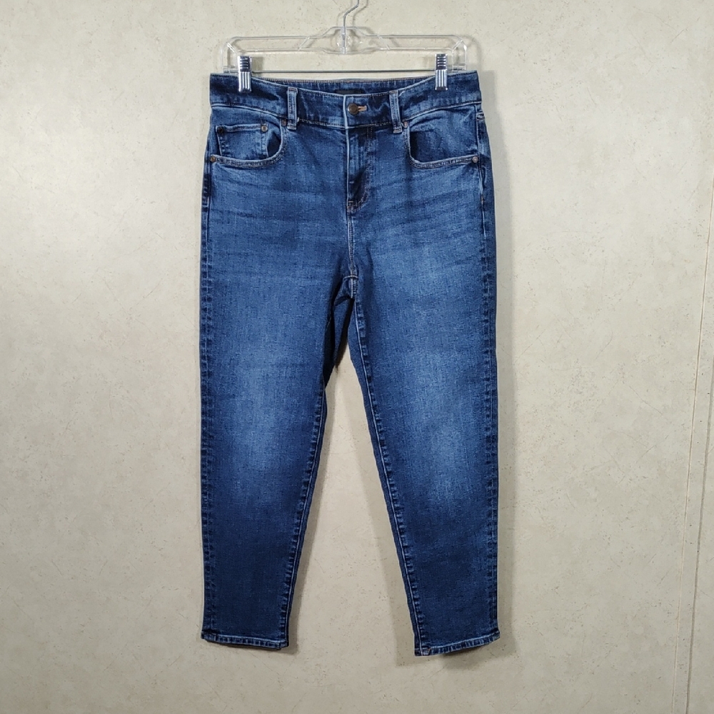H171 Talbots medium wash Everyday Relaxed jeans 4P